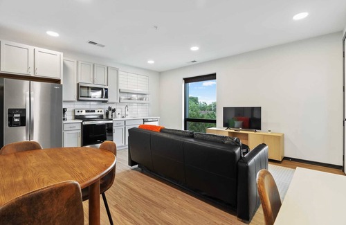 Lockerbie Square Apartment | CozySuites Mass with parking, lounge and roof deck 3