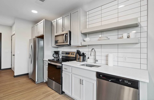 Lockerbie Square Apartment | CozySuites Mass with parking, lounge and roof deck 3