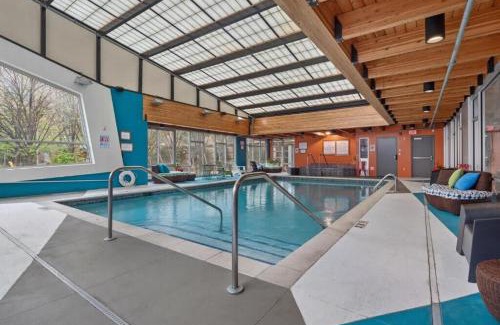Mill District Apartment | CozySuites Mill District with pool, gym #03