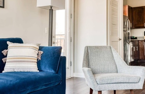 Music Row Apartment | CozySuites Music Row Spacious 2BR with free parking 46