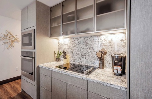 Downtown Cincinnati Apartment | CozySuites Sky Central #6