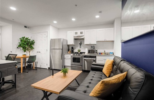 Cultural District Apartment | CozySuites Stunning 1BR in Downtown Pitts #1