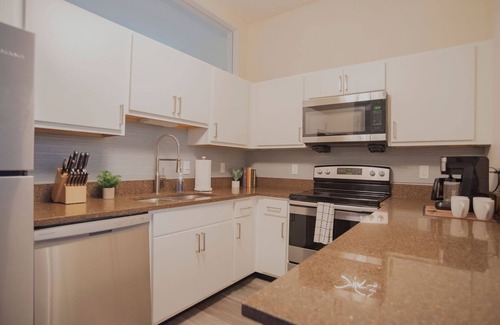 Mile Square Apartment | CozySuitesThe Block w Skybridge Access 2