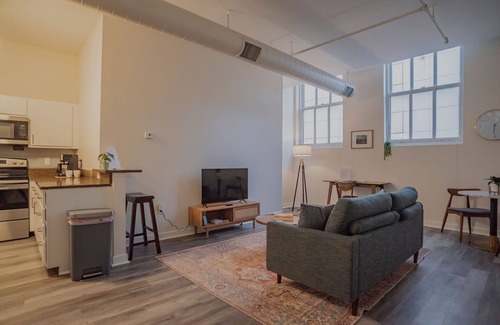 Mile Square Apartment | CozySuitesThe Block w Skybridge Access 2