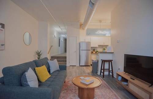 Mile Square Apartment | CozySuitesThe Block w Skybridge Access 2