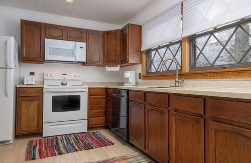Timberline Condo | CPE1-Lovely Chalet! Centrally Located! Pets Ok!