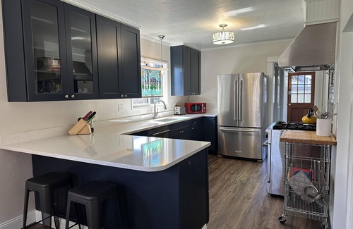 River West House | Crabapple Cottage - 2 Blocks to Mirror Pond, 1 Gig Wifi, Great Location