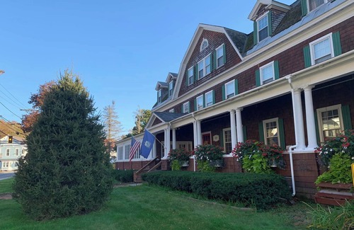 Wilmington Apartment | Crafts Inn, Hotel Suite with pool and hot tub.