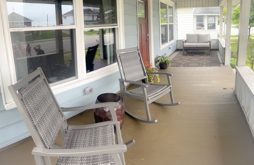 Arcadia House | Craftsman Cottage Charming 4 Bedroom 1.5 bath Home