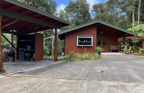 Kailua-Kona Cottage | Craftsman Cottage on 6 forested acres