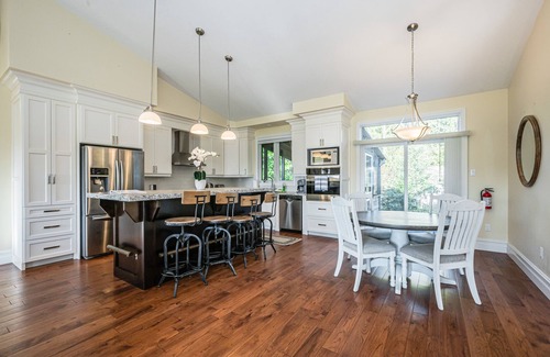 South Bruce Peninsula House | Craftsman cottage with hot tub near beach