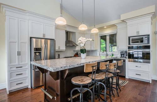 South Bruce Peninsula House | Craftsman cottage with hot tub near beach