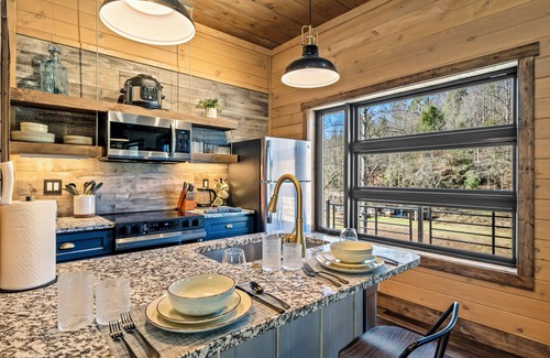 Gatlinburg Ski Chalet | Craftsman's Cove – Brand New Luxury Cabin in the Arts & Crafts District