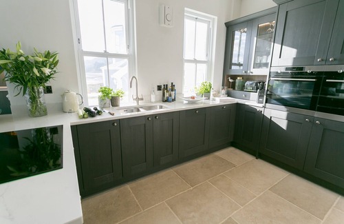 Beaumaris Cottage | Craig Hyfryd - a coastal that sleeps 12 guests in 6 bedrooms