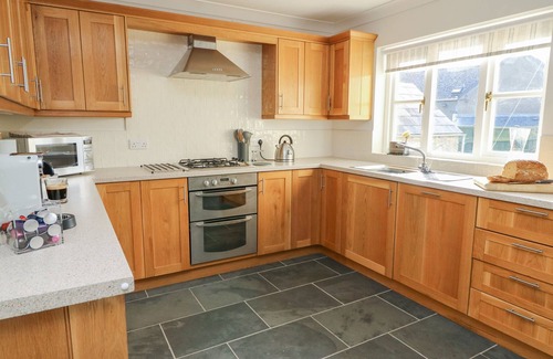 Newport House | CRAIGLUSCAR, family friendly, with a garden in Newport, Pembrokeshire