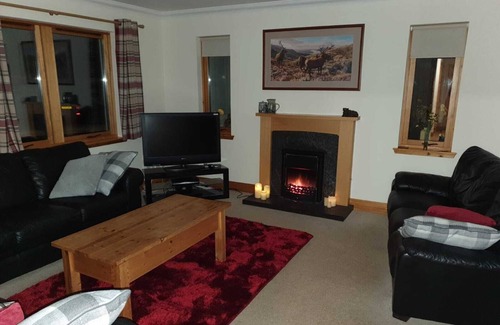 Aviemore House | Craigmore Lodge, Aviemore: sleeps up to 14 with hot tub, sauna, wifi and more