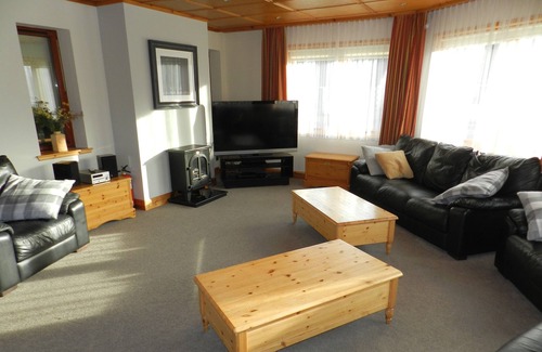 Aviemore House | Craigmore Lodge, Aviemore: sleeps up to 14 with hot tub, sauna, wifi and more