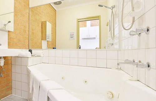 Cranbourne Hotel | Cranbourne Motor Inn
