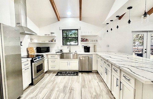 Bass Lake House | Crane Valley Lodge