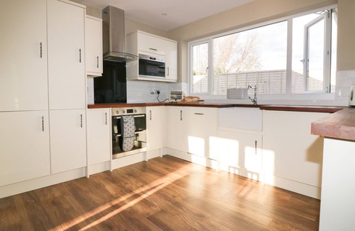 Crantock Cottage | CRANTOCK LODGE, pet friendly, country holiday cottage in Crantock