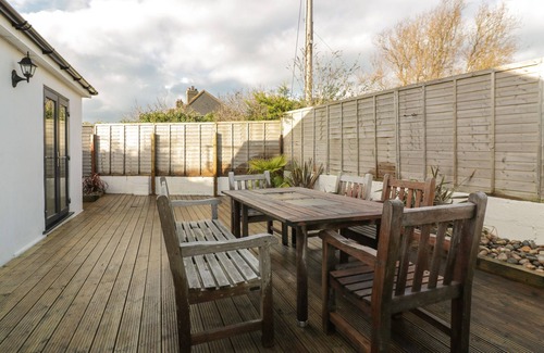 Crantock Cottage | CRANTOCK LODGE, pet friendly, country holiday cottage in Crantock