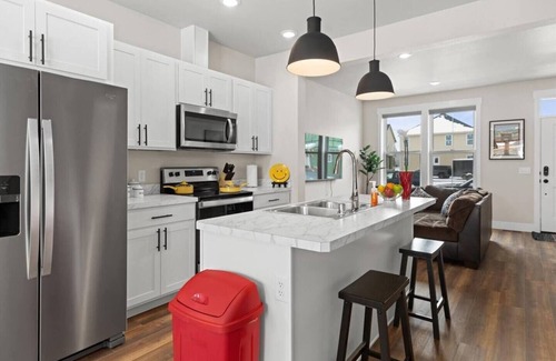 North Park House | Crash with Class in this Townhome