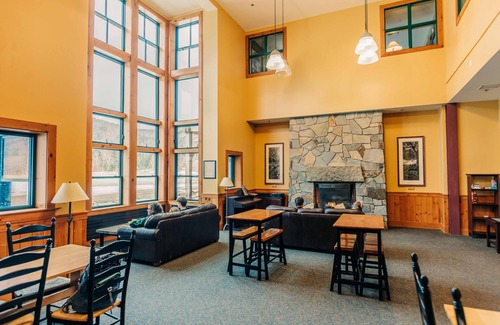 Bretton Woods Hotel | Crawford Notch, Free Hiker Breakfast, Gear Library, Hiker Shuttle, Shared Bath