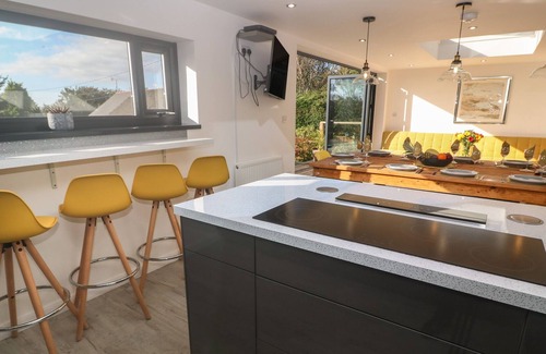Constantine House | CRAYBOURNE, family friendly, luxury holiday cottage in Constantine