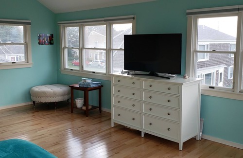 Bourne House | Create summer memories in 4 B/R home within a 5 minute walk to 3 beaches
