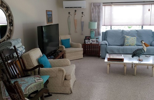 Bourne House | Create summer memories in 4 B/R home within a 5 minute walk to 3 beaches