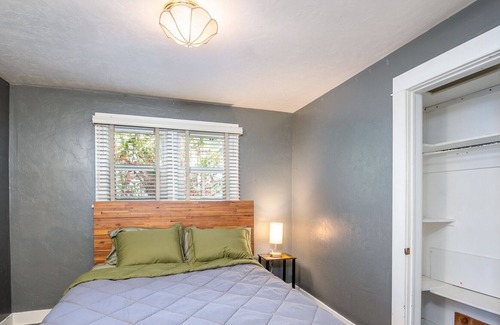 Amazon House | Creative Haven Next to U of O w/ Parking! Monthly Stays Welcome!