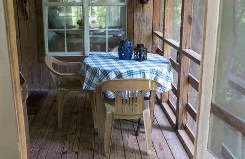 Nacogdoches Cabin | Creek Cabin - A secluded, creekside paradise at Stag Leap Cabins!