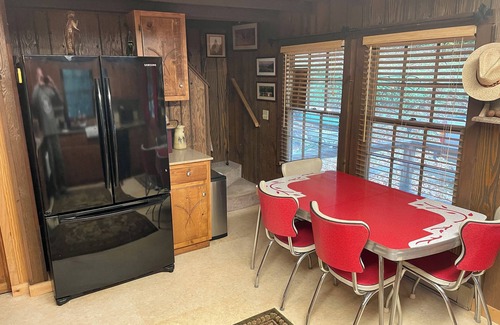 Franklin House | Creek Front. Charming 2-bedroom log home 10 minutes to lovely Franklin NC