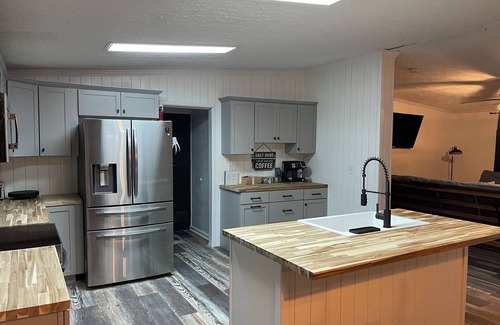Albany House | Creek-Front Getaway at Dale Hollow Lake