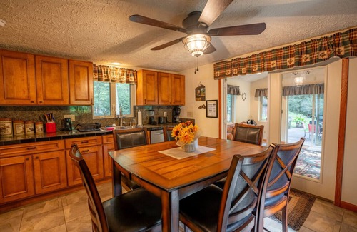 Confluence Apartment | Creek Haven · Stunning Creekside Cottage w/Hot Tub Minutes to Yough Lake, Ohiopyle