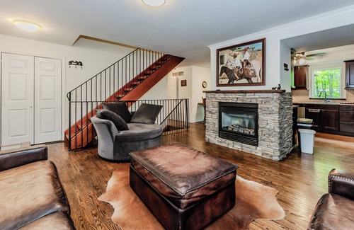 South Bruce Peninsula House | Creek Side: Cozy & serene cottage home