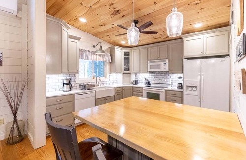 Bryson City Other | Creekfront Relaxation Hot Tub Incredible Porch Near Town Cozy Getaway