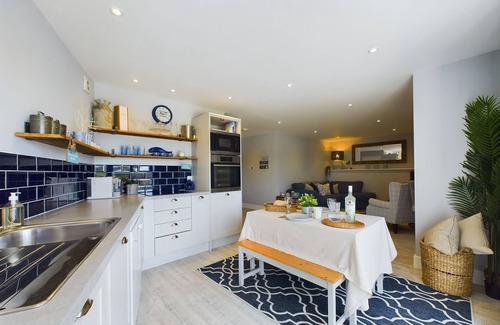 Kingsbridge Apartment | Creeks View - an apartment that sleeps 2 guests in 1 bedroom