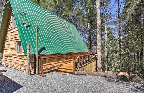 Cashes Valley Cabin | Creekside Blue Ridge Cabin w/ Decks & Grill!