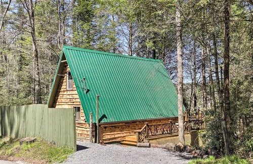 Cashes Valley Cabin | Creekside Blue Ridge Cabin w/ Decks & Grill!