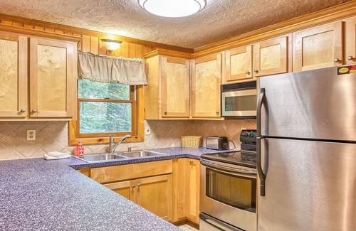 Maggie Valley Cabin | Creekside Cabin|Indoor Pool+Hot Tub|Walk to Dining