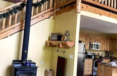 Packwood Cabin | Creekside Cabin- nature just footsteps away!