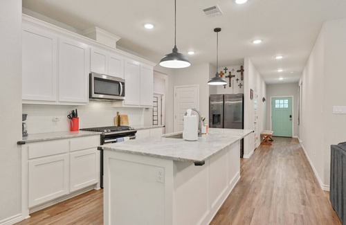 Westfield Village Apartment | Creekside Cottage ~ Aggieland Vacation Rentals