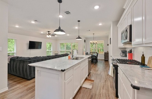 Westfield Village Apartment | Creekside Cottage ~ Aggieland Vacation Rentals