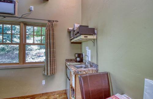 Moab Hotel | Creekside Cowa-Bungalow!