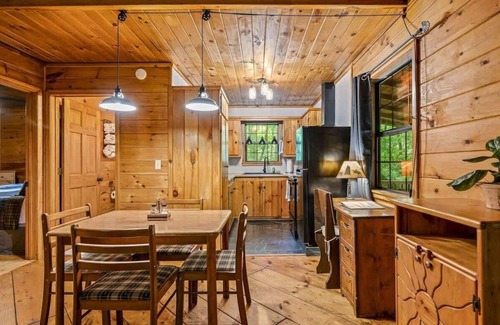 Rocky Grove Cabin | Creekside Getaway Near Park & Gatlinburg