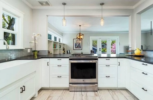 Walla Walla East House | Creekside In-Town Oasis w/POOLn 1.5miles from Downtown