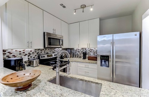 Wilmington House | Creekside Modern Retreat
