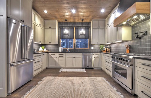 Epworth House | Creekside Mountain Manor| Luxury | Pool | Creek Access