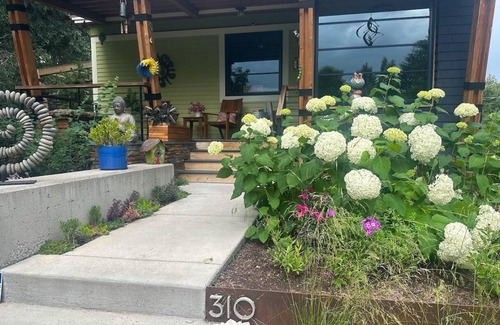 Bozeman House | Creekside setting right near downtown and Bogert Park